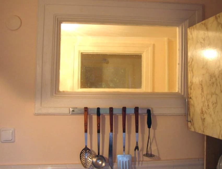 Fenêtre de la salle de bain à la cuisine ou aux toilettes