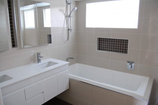 fenêtre de la salle de bain