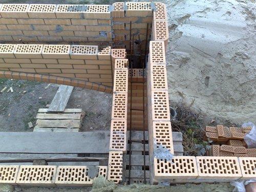 Schalung für die Vorrichtung des Stahlbetongürtels des Balkons