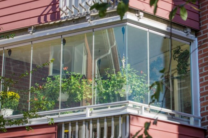 serre sur un balcon vitré