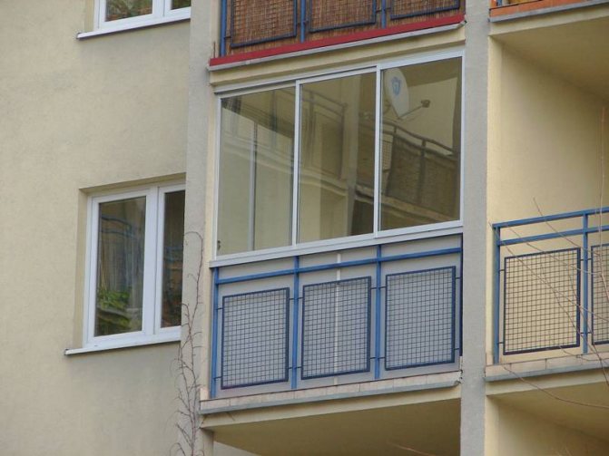 Vitrage de balcon avec profil en aluminium Avis