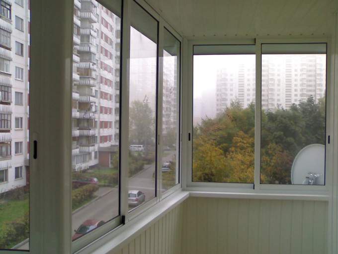 Vitrage de balcon avec profil en aluminium Avis