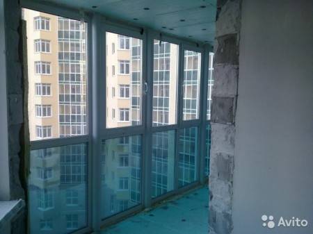Vitrage de balcon avec profil en aluminium Avis