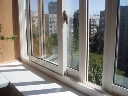 Vitrage de balcon avec profil en aluminium Avis
