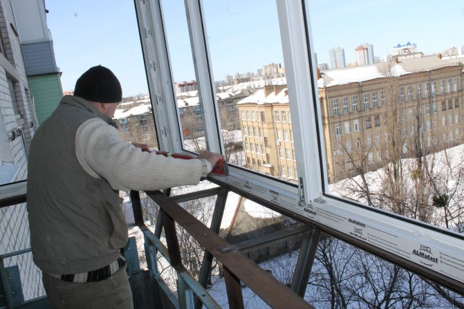 Verglasung eines Balkons im Winter: Abwägen aller Vor- und Nachteile