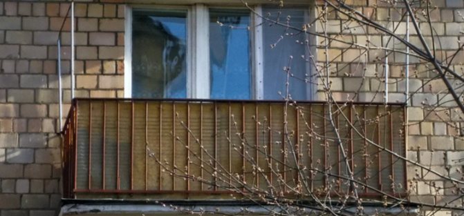 Vitrage des balcons avec de l'aluminium