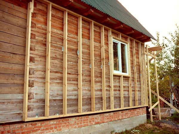 Finition du balcon avec un blockhaus
