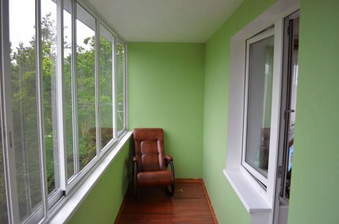 Finition d'un balcon ou d'une loggia avec des plaques de plâtre