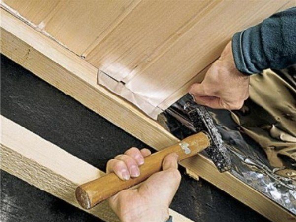 Balkone mit Eurolining mit eigenen Händen dekorieren