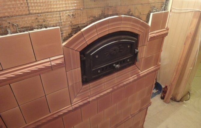 Meubler le poêle avec des carreaux