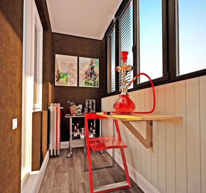 Table pliante à faire soi-même sur le balcon - plusieurs modèles avec des instructions détaillées
