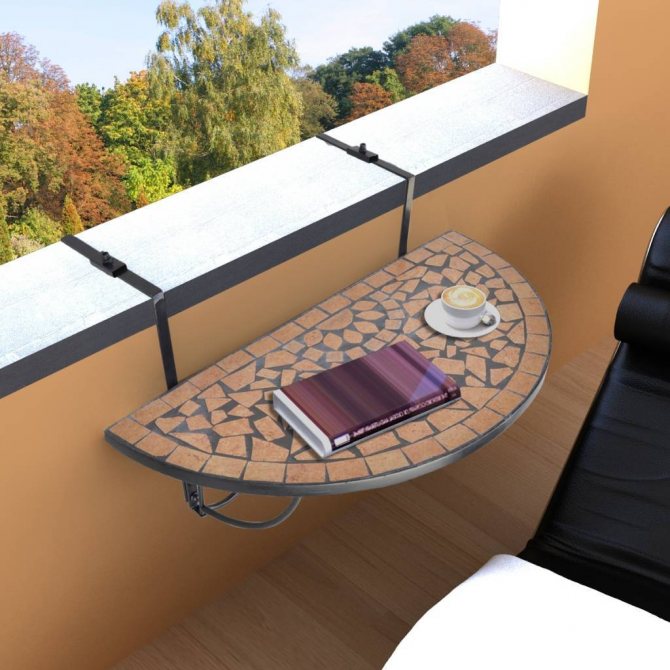 Table pliante à faire soi-même sur le balcon - plusieurs modèles avec des instructions détaillées
