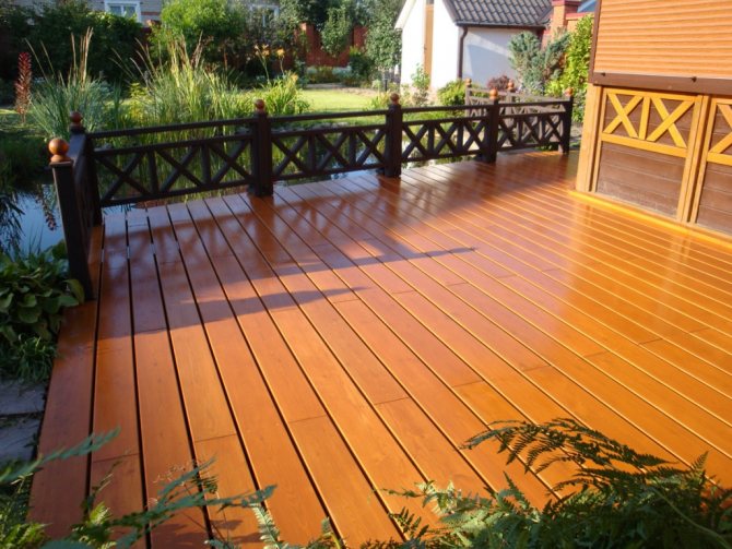 Der Deckboden verleiht dem Gesamtbild ein einzigartiges Aussehen