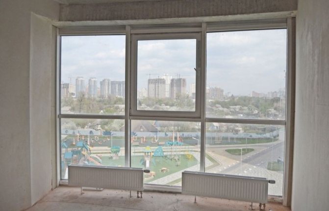 Panoramafenster in der Wohnung.