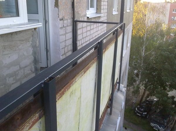 Parapet sur le balcon