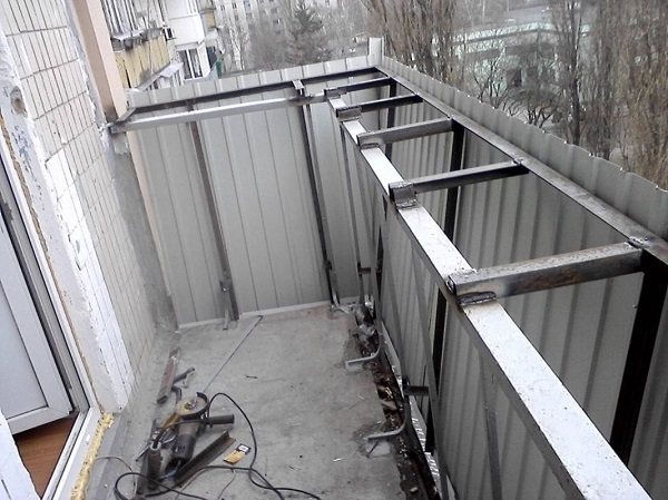 Parapet sur le balcon