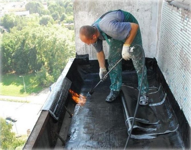 Pare-vapeur de balcon lors de l'isolation de l'intérieur avec du penoplex ou de la laine minérale avec vos propres mains Instructions Photo et vidéo