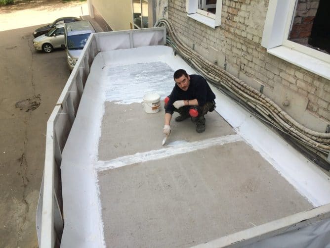 Pare-vapeur de balcon lors de l'isolation de l'intérieur avec du penoplex ou de la laine minérale avec vos propres mains Instructions Photo et vidéo