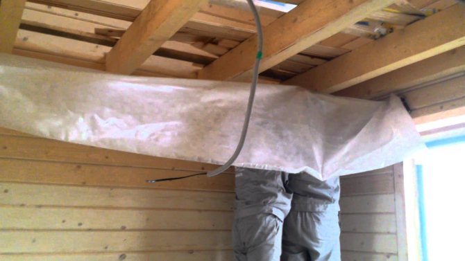Film pare-vapeur pour plafond