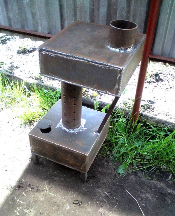 Un four en état de marche avec un circuit d'eau: le principe de fonctionnement d'une chaudière, une fournaise à l'huile usée, des dessins d'un four avec une chemise d'eau, comment le faire vous-même