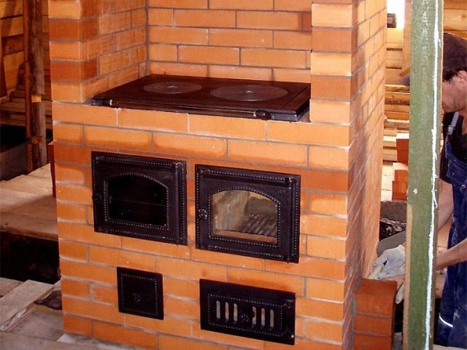 Four avec plaque de cuisson à deux feux