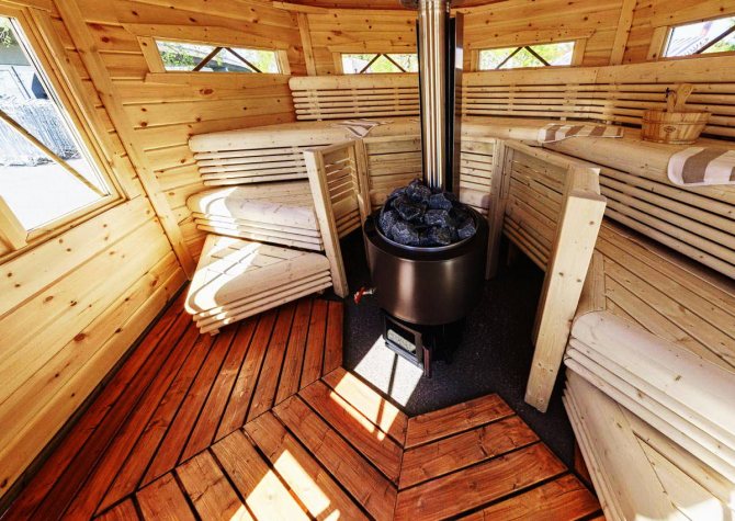 Cuisinière avec réservoir d'eau dans la baignoire