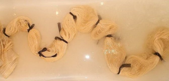 Faire tremper la mousseline pendant 30 minutes dans de l'eau tiède avant de la laver
