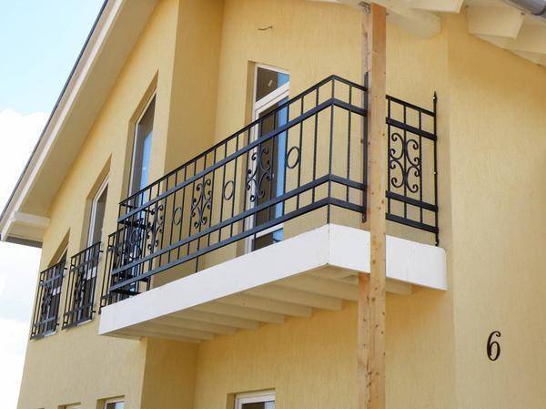 Garde-corps de balcon: types de garde-corps de balcon