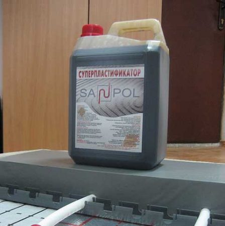 Plasticizer for underfloor heating screed