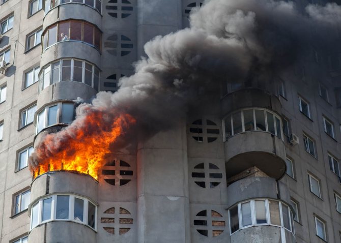 Kunststofffenster und Feuer: Sollten Sie sich um die Sicherheit sorgen?