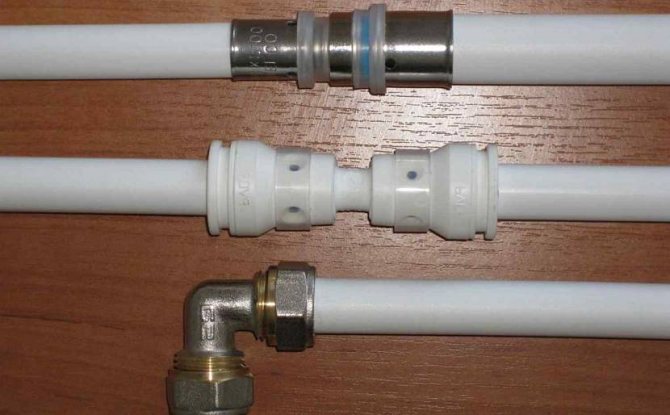 Tuyaux en plastique avec adaptateurs