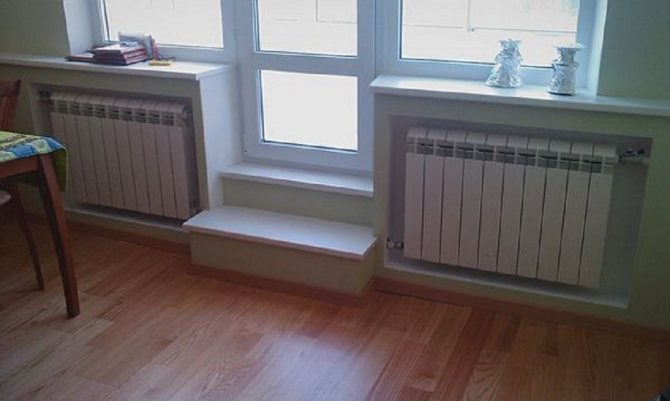 Le seuil en plastique pour le balcon s'intègre parfaitement à l'intérieur de la pièce