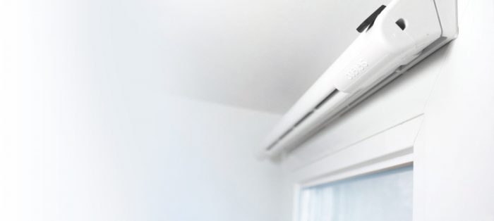 Pourquoi la condensation se forme sur les fenêtres: les raisons de pleurer, les calmer