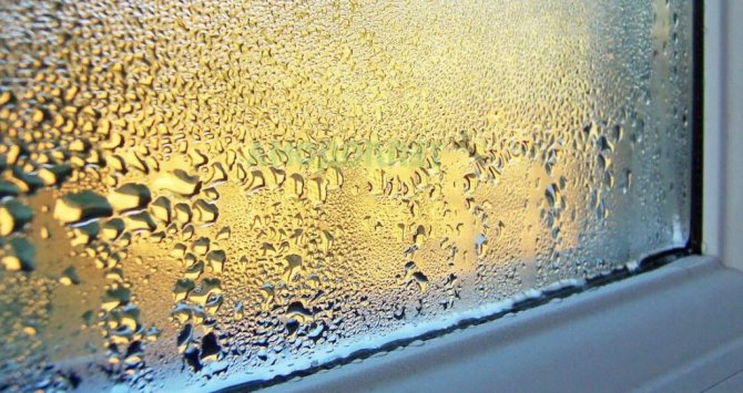 Pourquoi les fenêtres en plastique transpirent-elles de l'intérieur dans une maison privée ?