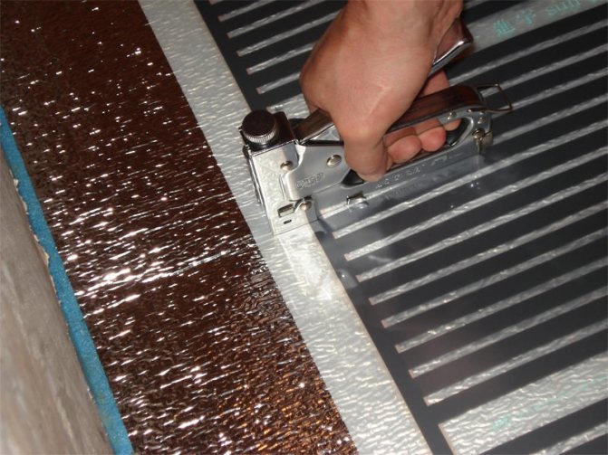Aquecimento por piso radiante aquecimento por piso radiante: água e infravermelho elétrico, filme de lavsan refletor de calor é melhor