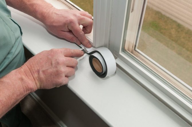 Appui de fenêtre sur le balcon - finition et installation d'appui de fenêtre en PVC, bois, coin