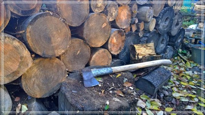 Holzstapel Brennholz