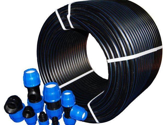 Bobine de polyéthylène avec raccords.