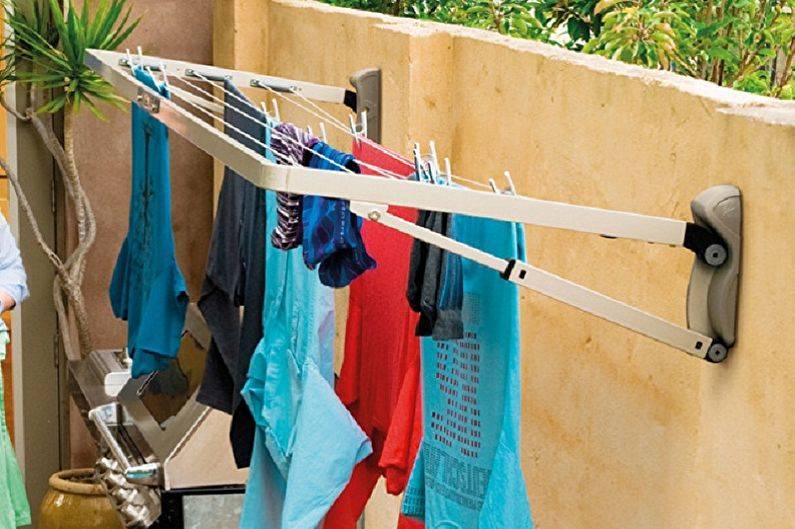 Máquina de secar roupa de teto na varanda: vantagens em relação aos demais modelos