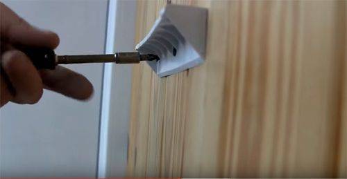 Máquina de secar roupa de teto na varanda: vantagens em relação aos demais modelos