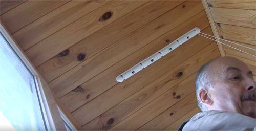 Máquina de secar roupa de teto na varanda: vantagens em relação aos demais modelos
