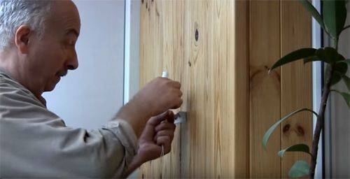Máquina de secar roupa de teto na varanda: vantagens em relação aos demais modelos