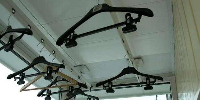Máquina de secar roupa de teto na varanda: vantagens em relação aos demais modelos