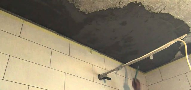 die Decke auf dem Balkon aus PVC-Platten - Abdichtung