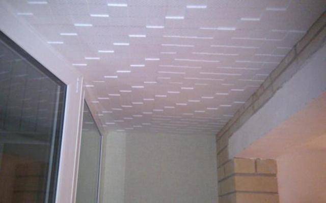 Plafond à faire soi-même sur le balcon: de quoi faire des photos et des vidéos
