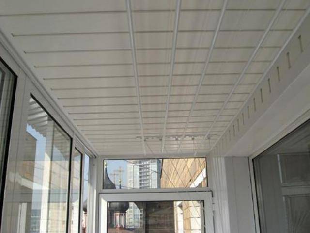 Plafond à faire soi-même sur le balcon: de quoi faire des photos et des vidéos