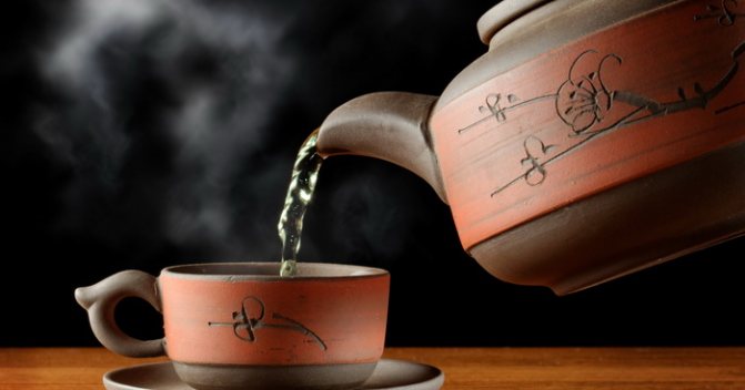 Cuisiner dans la cuisine est l'une des raisons de la formation de pleurs sur les fenêtres de tout l'appartement