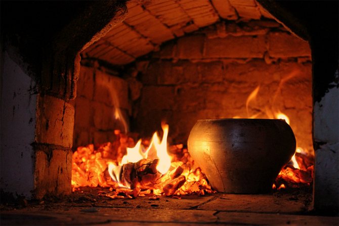 Cozinhar em ferro fundido sobre carvão