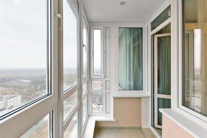 Un exemple de balcon vitré à froid
