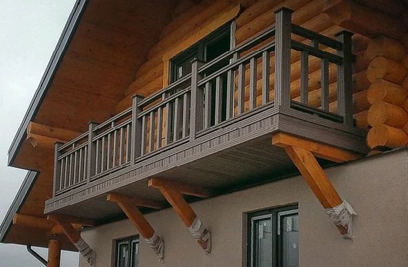 Angebauter Balkon in einem Privathaus
